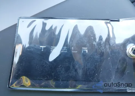 2026 Tesla Model Y Long Range Dual Motor All-Wheel Drive z USA, uszkodzony, nr VIN 7SAYGDED1TF425642